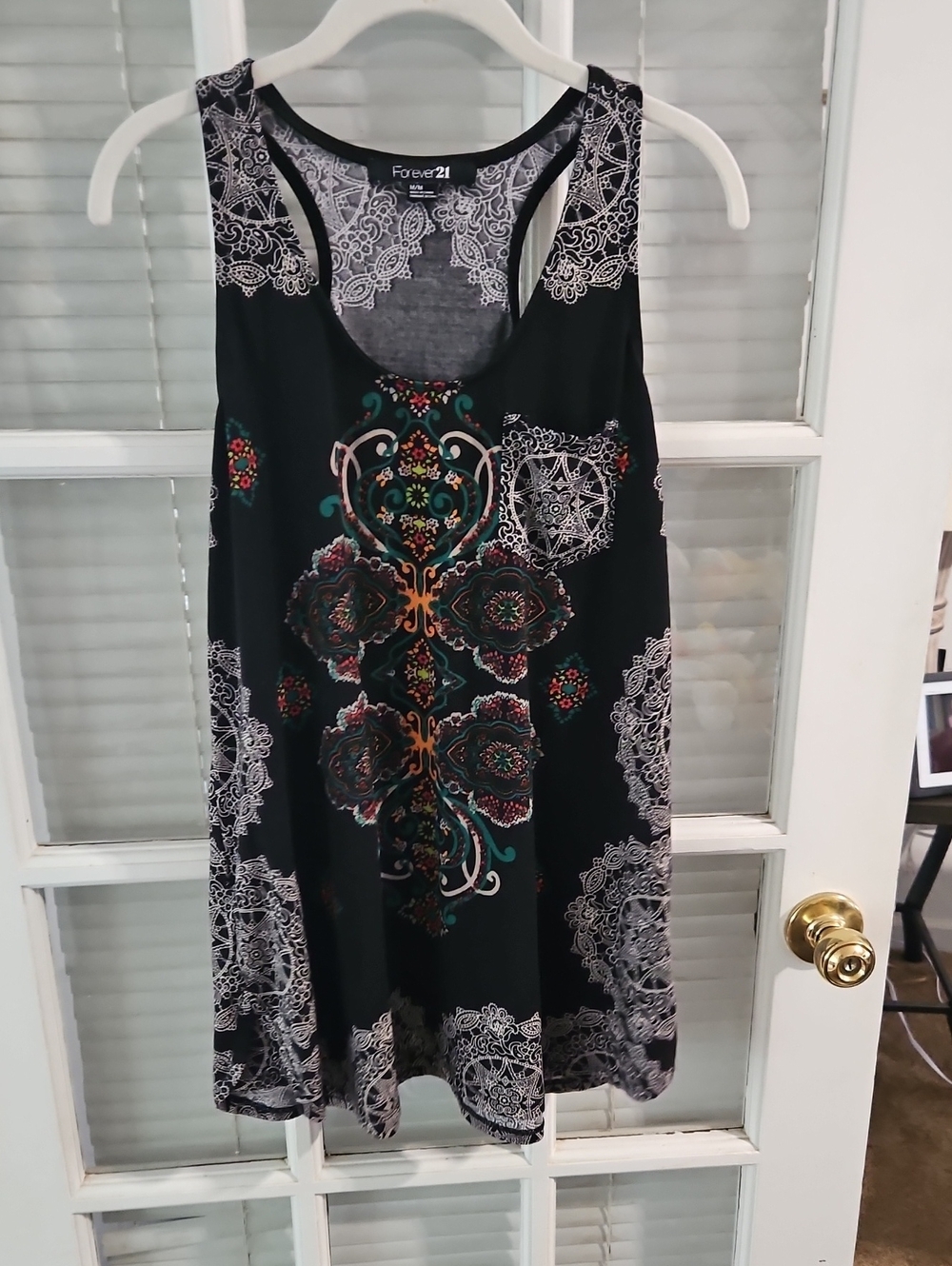 ❤️ Forever 21 Black Sleeveless Medallion Print Tank. Sz M